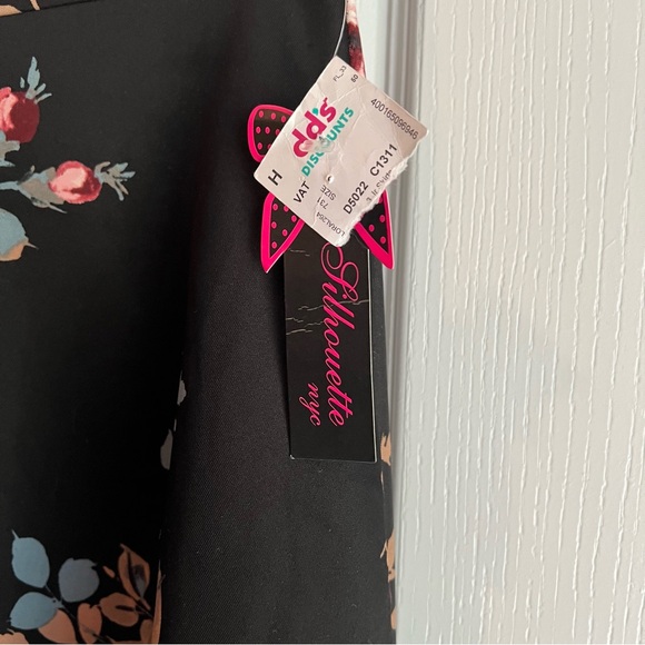 NWT Silhouette NYC Floral A-Line Circle Skirt Size Small - Picture 3 of 5